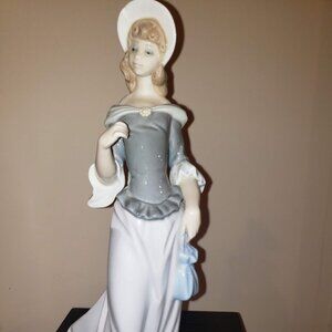 LLADRO Retired "A Sunny Day" Lady Figurine Missing Ambrella